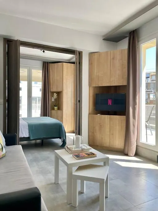 Domus City Apartment With Wonderful Balcony سالونيك 0*,